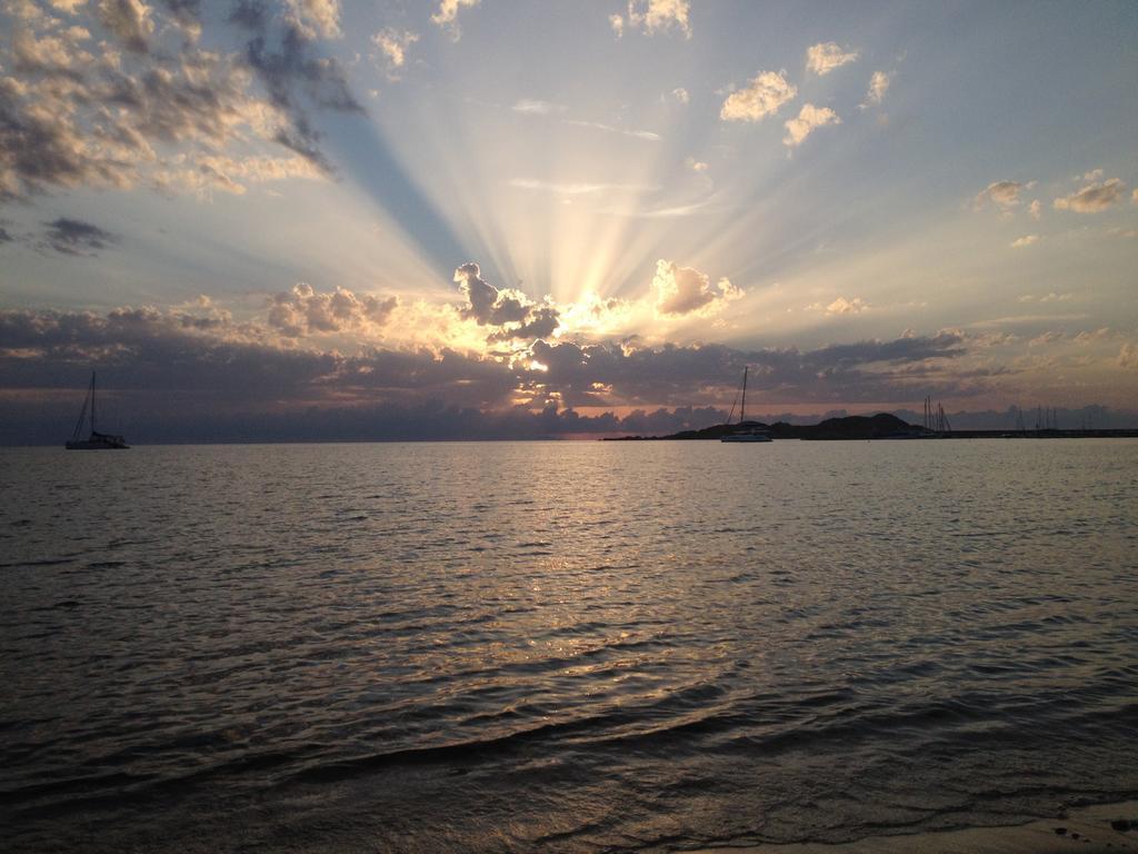 Isola Rossa Appartamenti Paduledda ภายนอก รูปภาพ